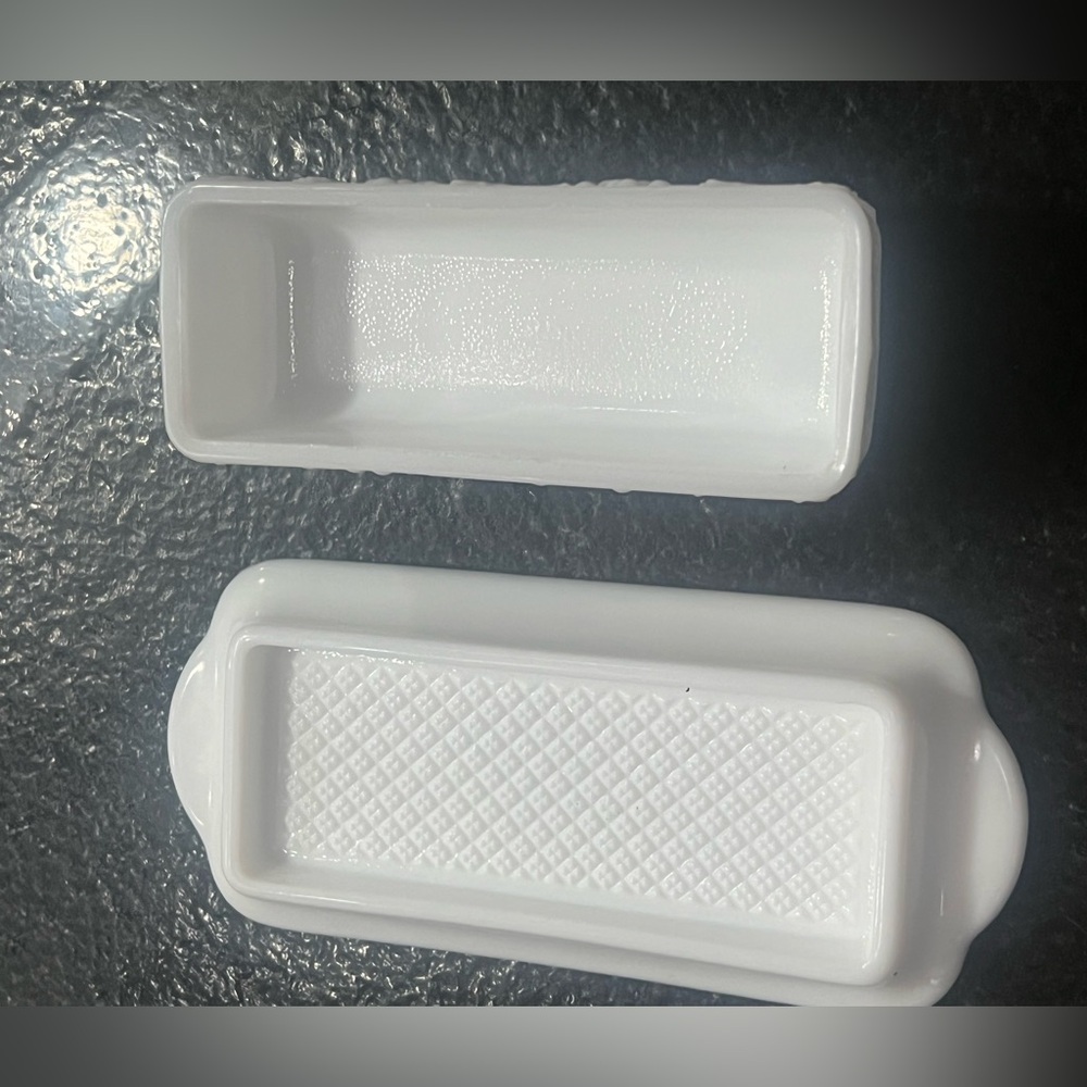 Imperial Milk Glass Grape Patter Butter Dish & Lid 🧈 - Picture 6 of 8
